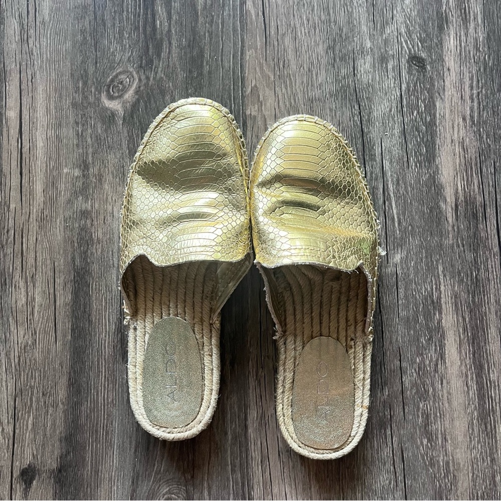 NWOT Aldo Gold Leather Espadrille Slip-Ons Sz 6.5